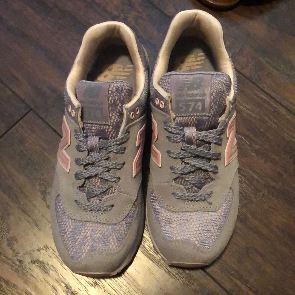 New balance women’s pink and grey size 6